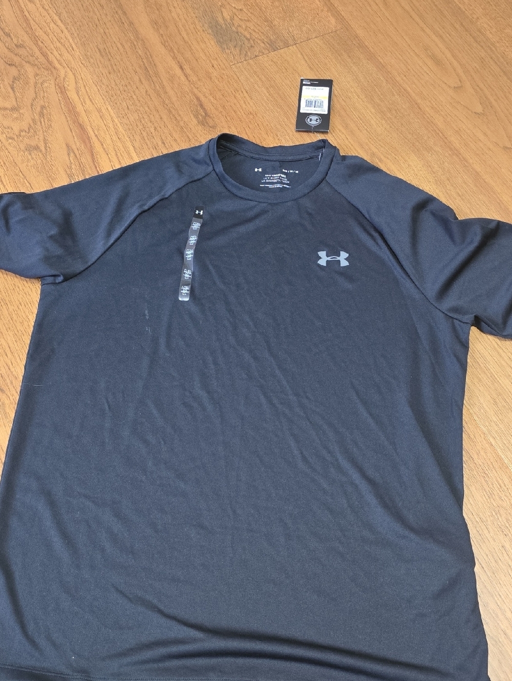 NWT Under Armour Black Short Sleeve Performance Tee with Reflective Logo